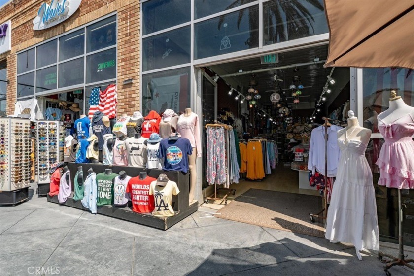 Profitable and well-established T-shirt and Gift boutique - photo 9