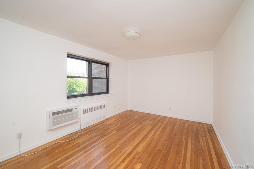 Welcome to this spacious and sun filled large JR 4 Apartment - photo 21