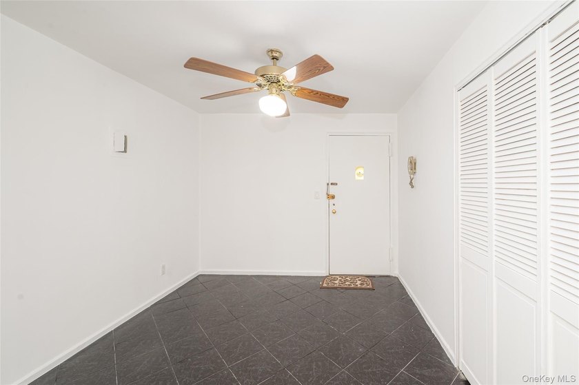 Welcome to this spacious and sun filled large JR 4 Apartment - photo 23