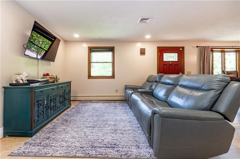 A special waterfront opportunity at 41 Mount View Avenue! This - photo 12