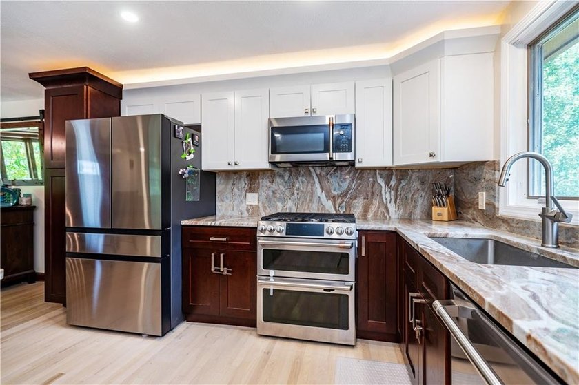 A special waterfront opportunity at 41 Mount View Avenue! This - photo 19