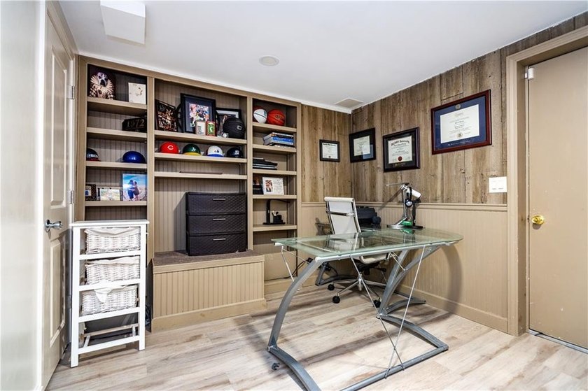 A special waterfront opportunity at 41 Mount View Avenue! This - photo 36