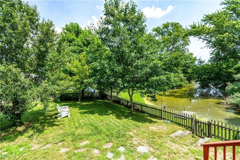 A special waterfront opportunity at 41 Mount View Avenue! This - photo 41