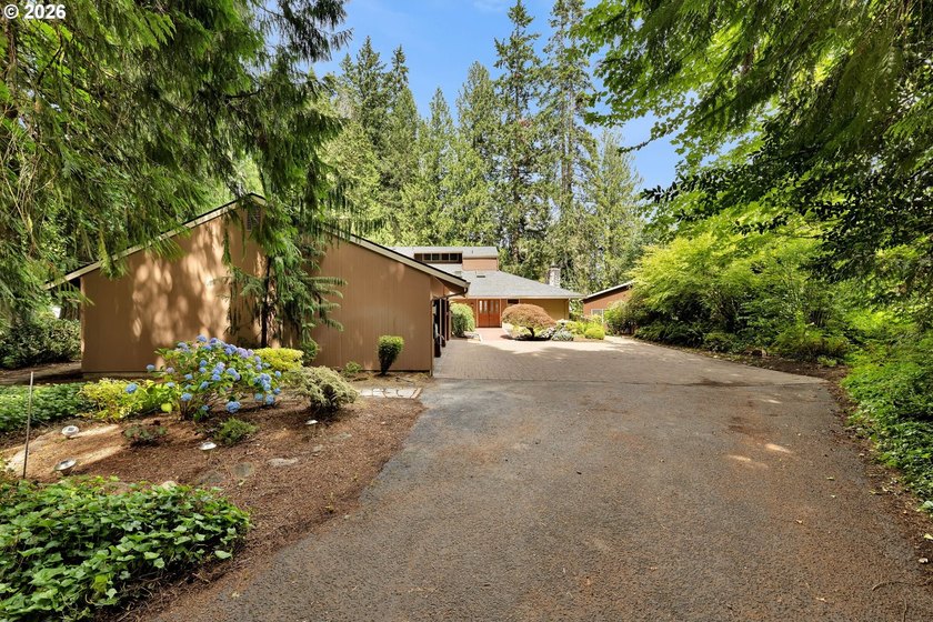 Escape to your own private Pacific Northwest retreat, where - photo 3