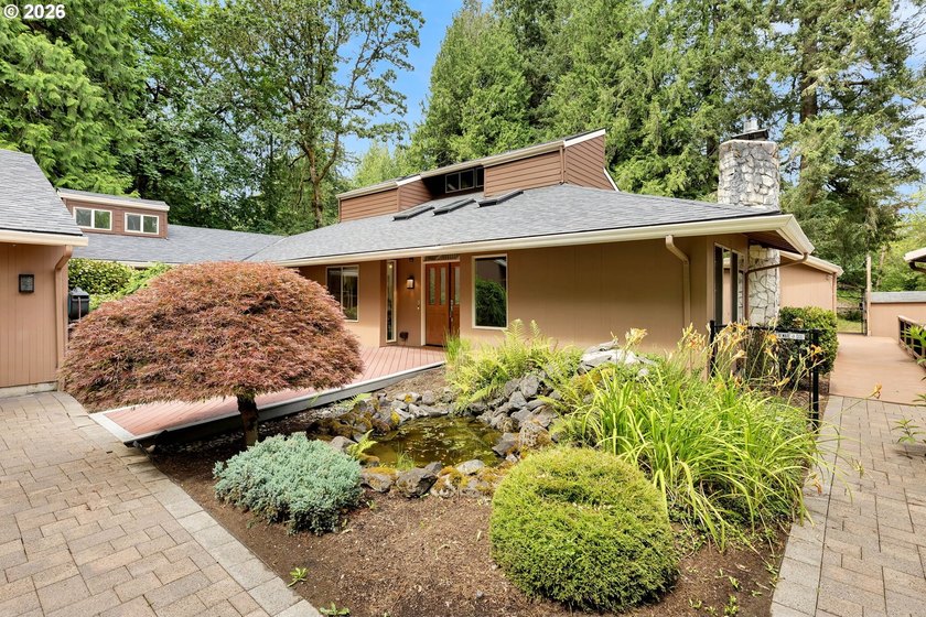 Escape to your own private Pacific Northwest retreat, where - photo 4