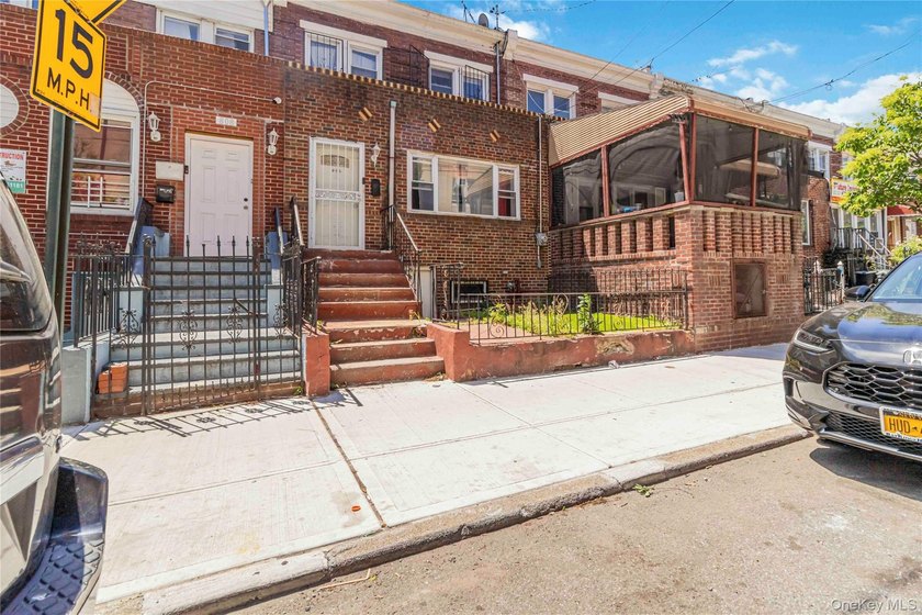 JUST LISTED! SPACIOUS 4 BEDROOM, 2 BATHROOM HOME IN BROOKLYN NY - photo 3