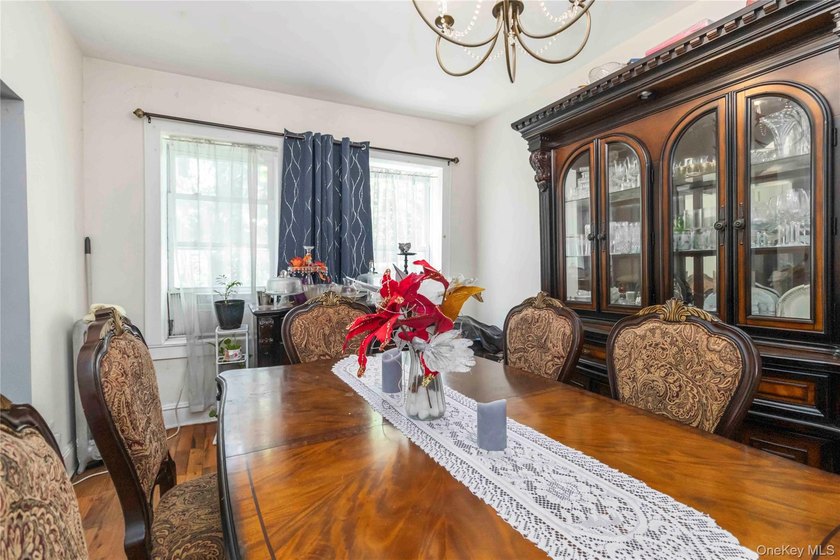 JUST LISTED! SPACIOUS 4 BEDROOM, 2 BATHROOM HOME IN BROOKLYN NY - photo 7