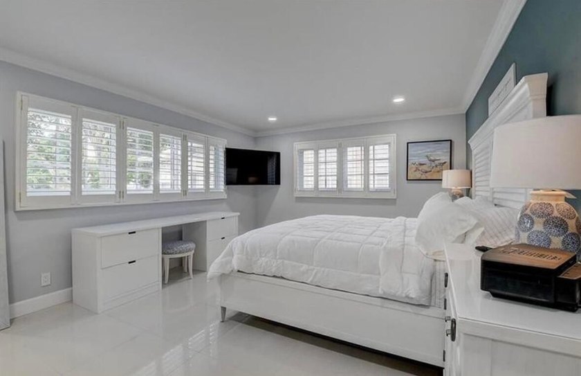 Light, Bright , Spacious 2/2 ACROSS FROM OCEAN. D/R 13x12 - photo 11