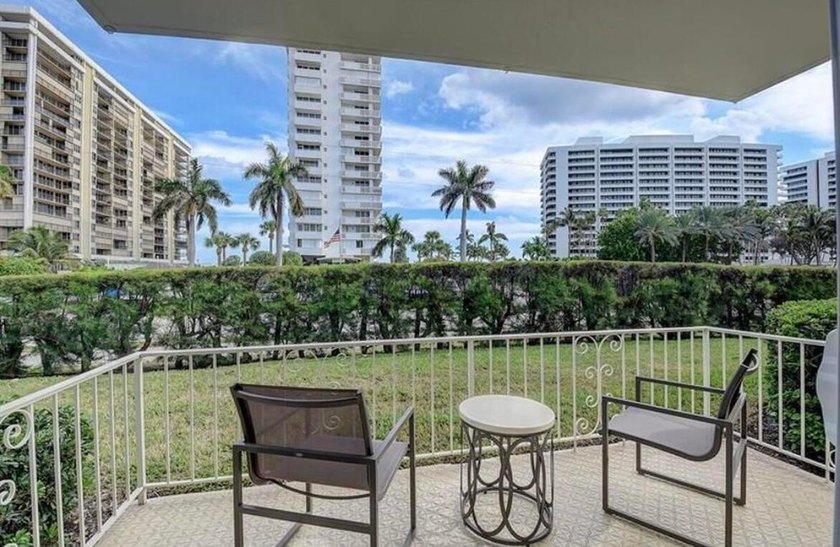 Light, Bright , Spacious 2/2 ACROSS FROM OCEAN. D/R 13x12 - photo 17