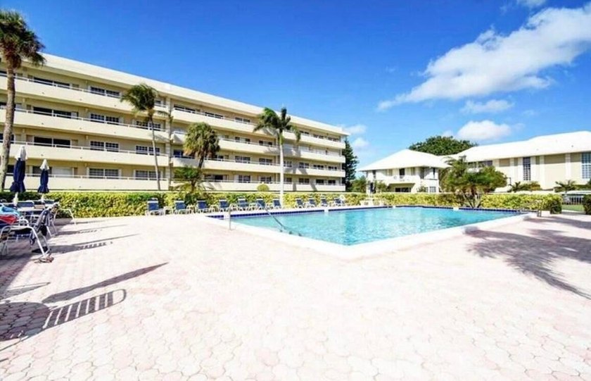 Light, Bright , Spacious 2/2 ACROSS FROM OCEAN. D/R 13x12 - photo 19