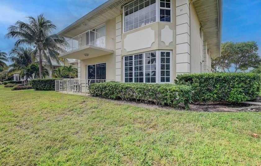 Light, Bright , Spacious 2/2 ACROSS FROM OCEAN. D/R 13x12 - photo 20