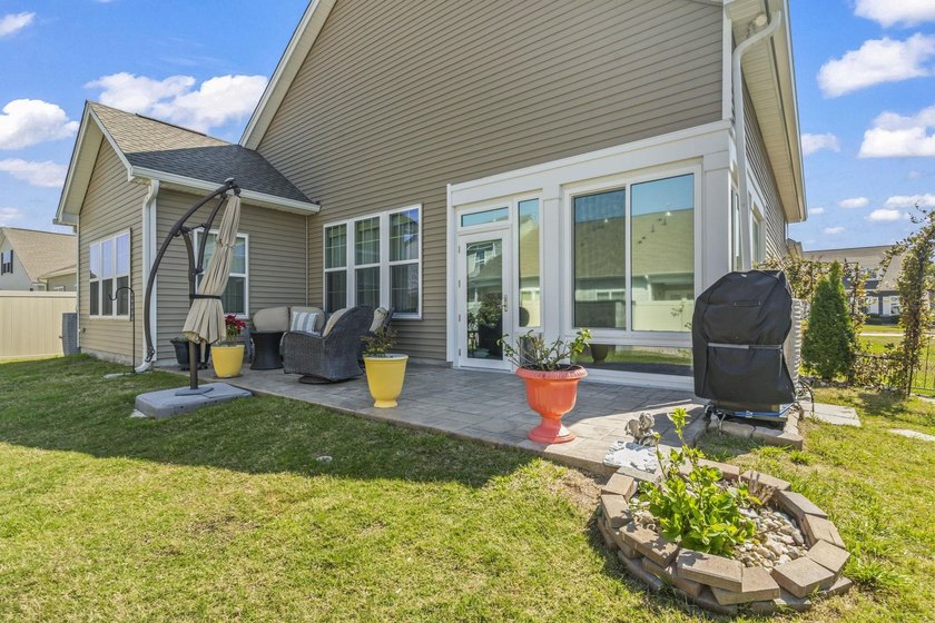 Three-bedroom, three-bathroom Craftsman-style home with a - photo 32