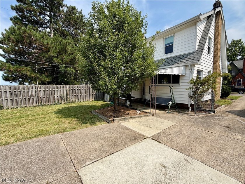 Step into the timeless charm of this classic 3-bedroom colonial - photo 27