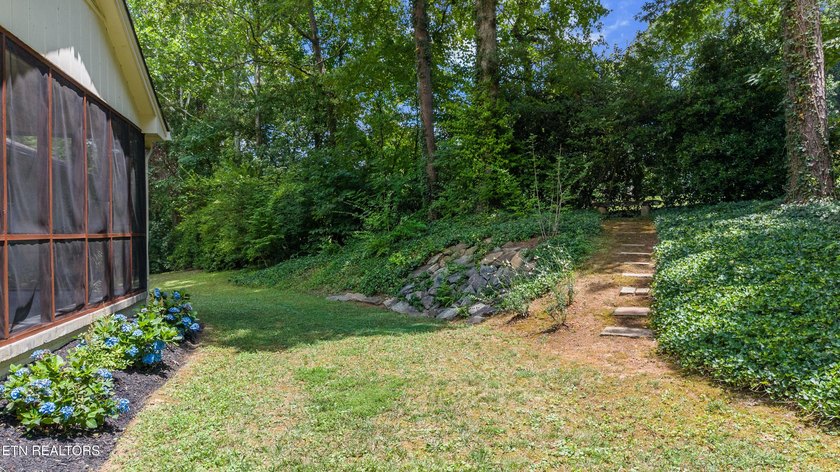 It's hard to find this kind of privacy in an established - photo 46
