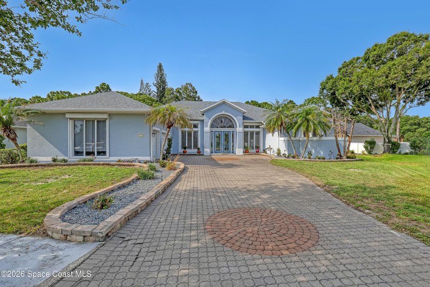 Exceptional value in this custom-built 3,300 sq. ft. concrete - photo 2