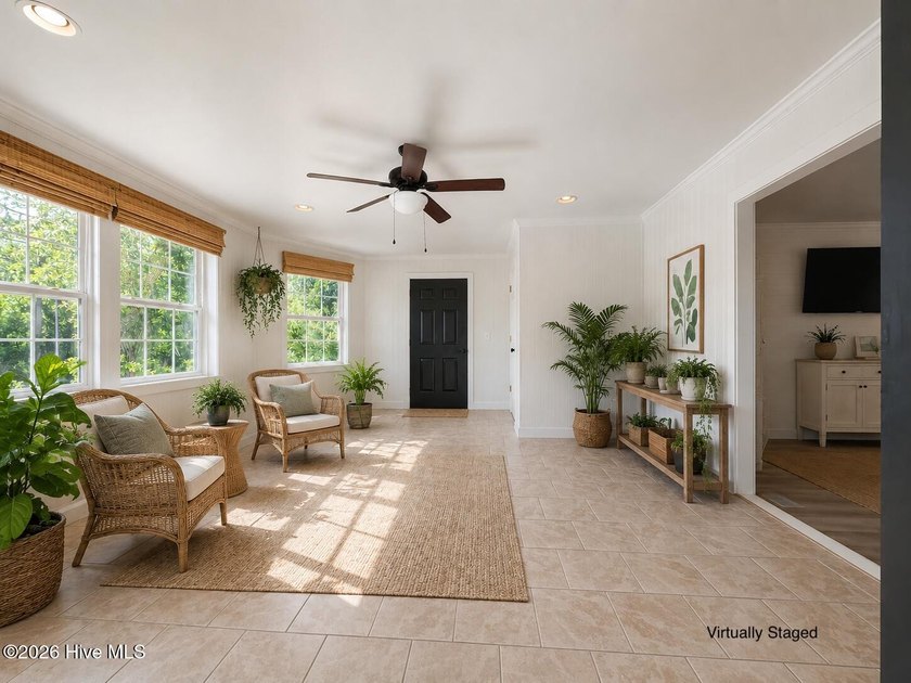 Welcome to this cute and cozy home situated on a rare 1.01-acre - photo 8