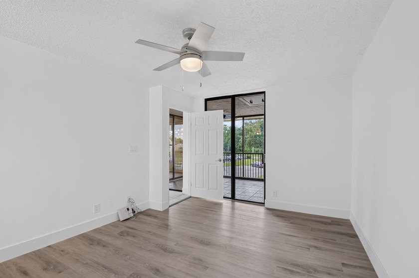 Experience comfort and convenience in this NEWLY RENOVATED - photo 12