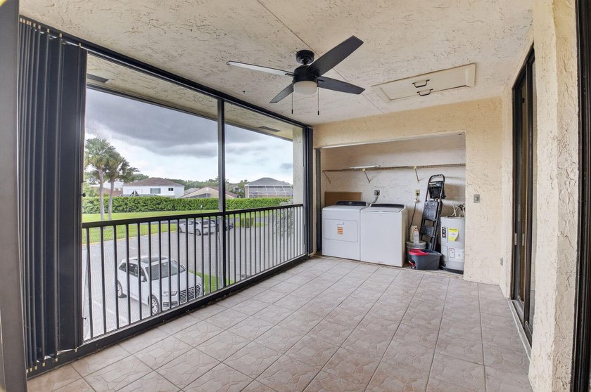 Experience comfort and convenience in this NEWLY RENOVATED - photo 21