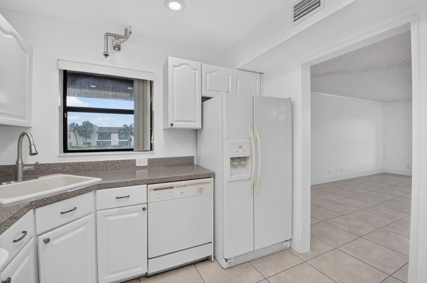 Experience comfort and convenience in this NEWLY RENOVATED - photo 27