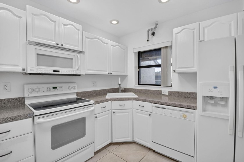 Experience comfort and convenience in this NEWLY RENOVATED - photo 28