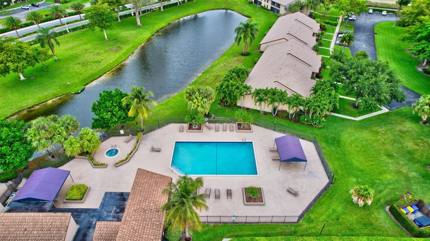 Experience comfort and convenience in this NEWLY RENOVATED - photo 31