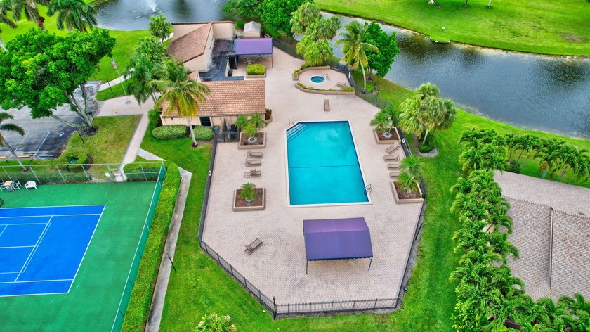 Experience comfort and convenience in this NEWLY RENOVATED - photo 33
