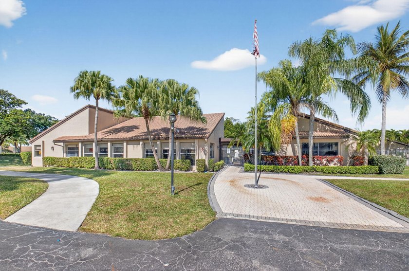 Experience comfort and convenience in this NEWLY RENOVATED - photo 35
