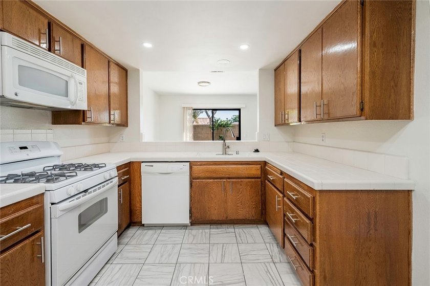 Set in a cul-de-sac street at Brentwood Place, from the curb - photo 12