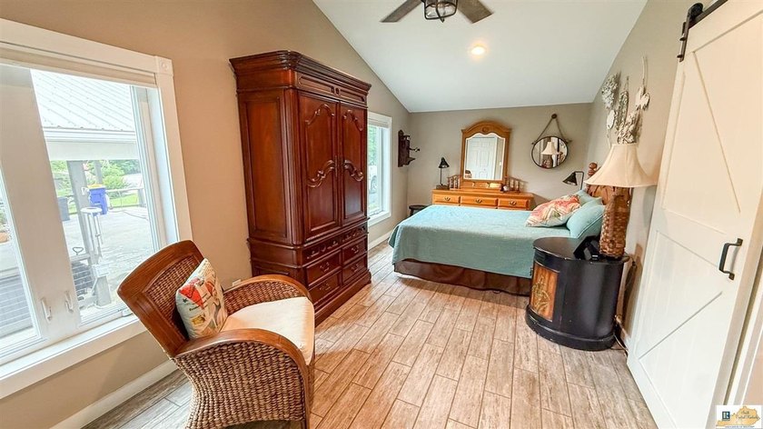 Welcome to your private lakeside retreat! A beautifully - photo 17