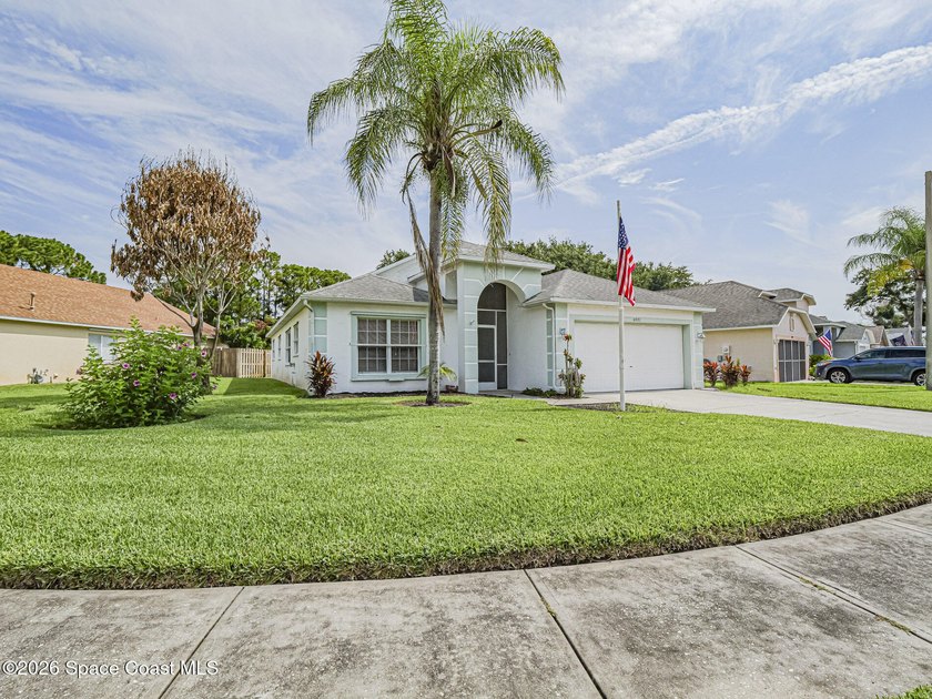 Welcome to this beautifully maintained 3-bedroom, 2-bath home - photo 2