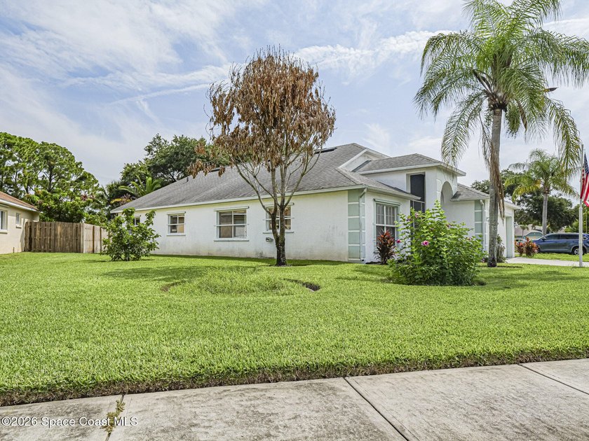 Welcome to this beautifully maintained 3-bedroom, 2-bath home - photo 3