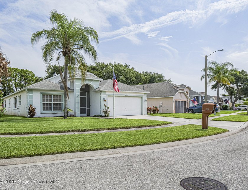 Welcome to this beautifully maintained 3-bedroom, 2-bath home - photo 4