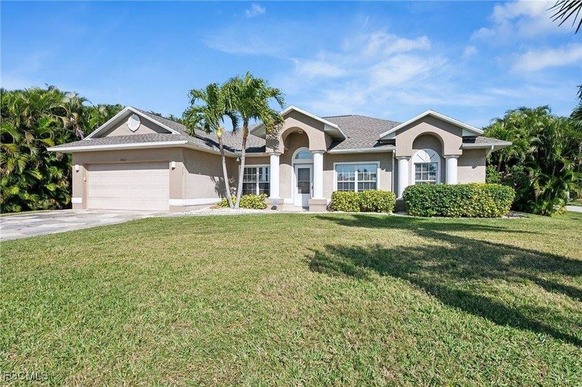 Priced to Sell!! Beautiful 4/2/2 pool home built by Mercedes - photo 2