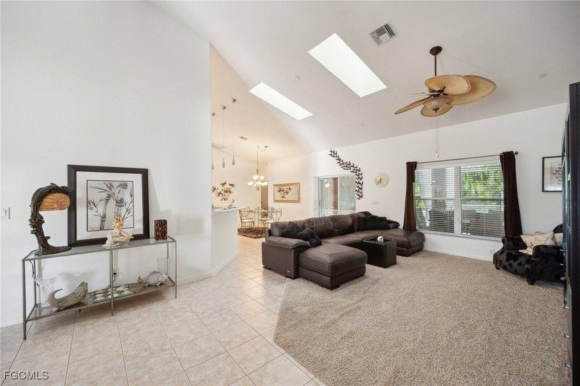 Priced to Sell!! Beautiful 4/2/2 pool home built by Mercedes - photo 4