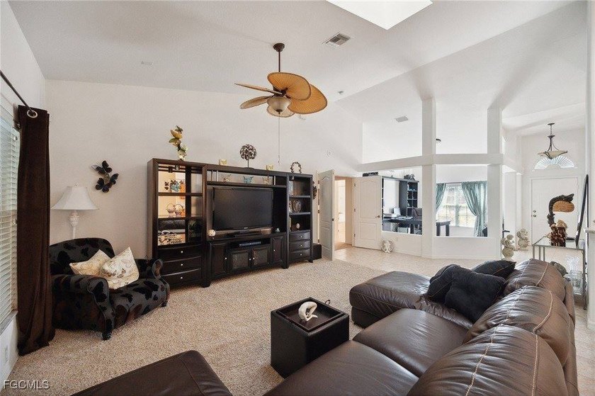 Priced to Sell!! Beautiful 4/2/2 pool home built by Mercedes - photo 6