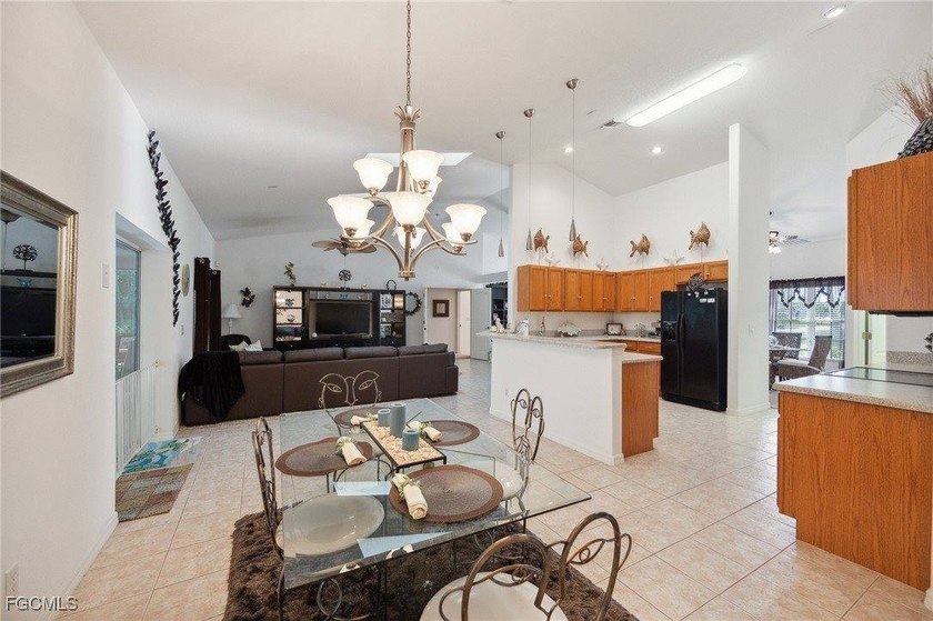 Priced to Sell!! Beautiful 4/2/2 pool home built by Mercedes - photo 8
