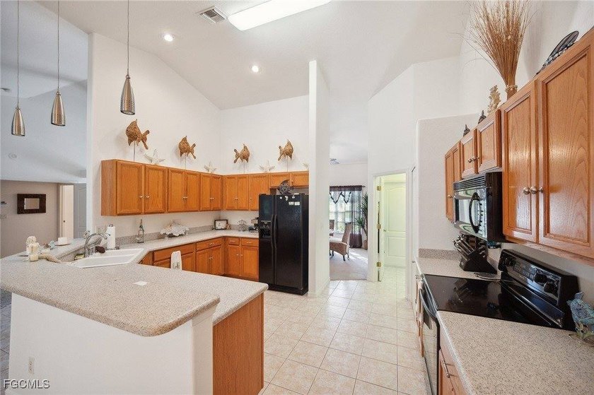 Priced to Sell!! Beautiful 4/2/2 pool home built by Mercedes - photo 10