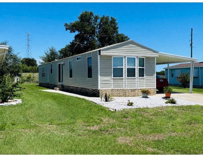 Welcome to this spacious and well-maintained 3-bedroom - photo 2