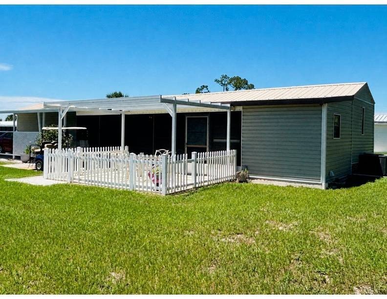 Welcome to this spacious and well-maintained 3-bedroom - photo 5
