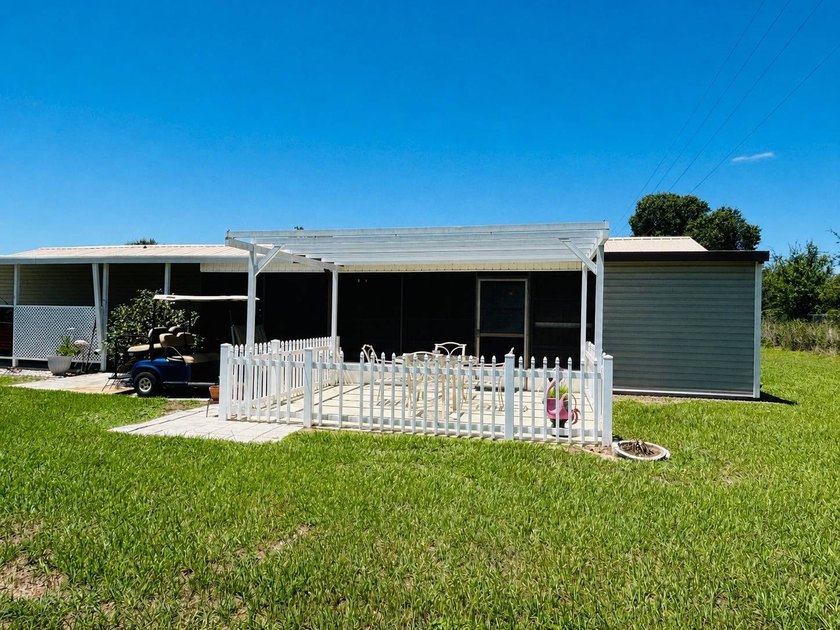 Welcome to this spacious and well-maintained 3-bedroom - photo 6