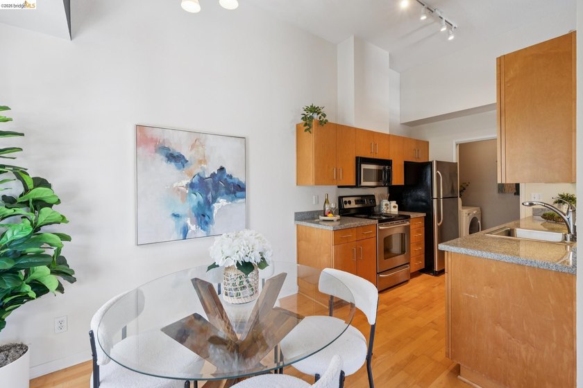 Experience resort-style living in the heart of Richmond Marina - photo 11