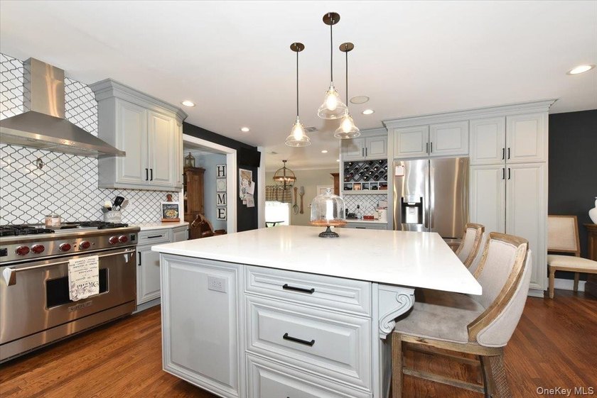 Welcome to this exceptional custom-expanded home in Massapequa - photo 14