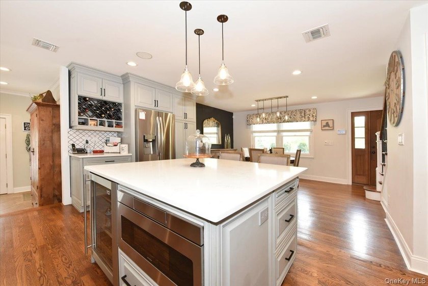 Welcome to this exceptional custom-expanded home in Massapequa - photo 15