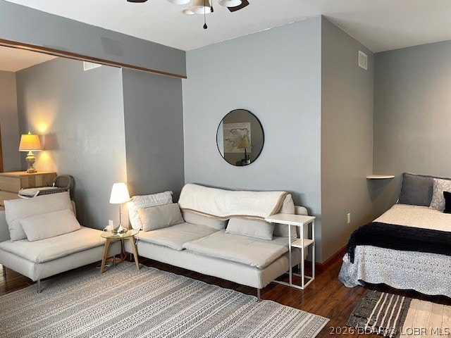 Welcome to your private retreat! This charming ranch home - photo 17