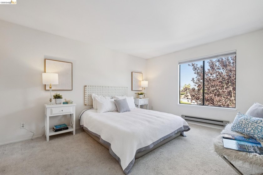 Experience resort-style living in the heart of Richmond Marina - photo 17