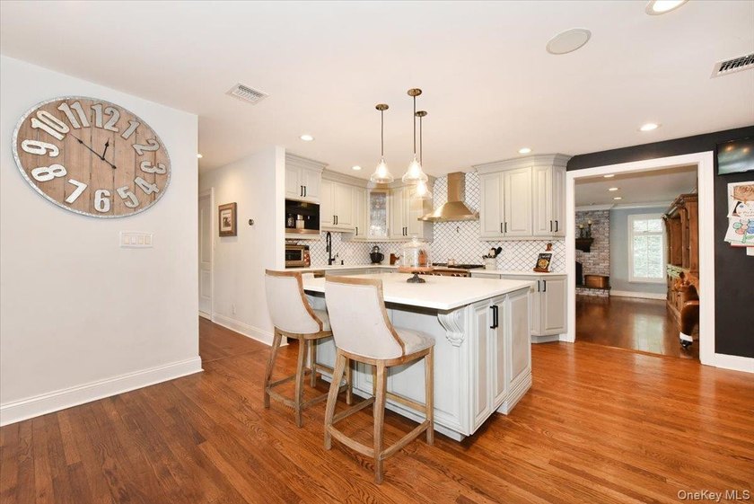 Welcome to this exceptional custom-expanded home in Massapequa - photo 17