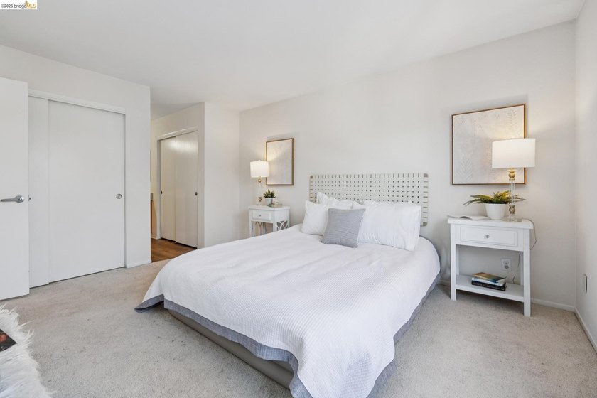 Experience resort-style living in the heart of Richmond Marina - photo 19