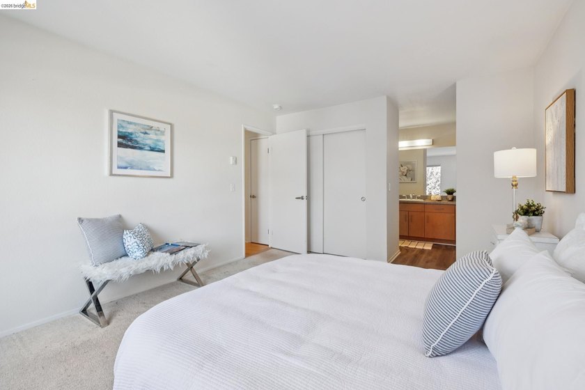 Experience resort-style living in the heart of Richmond Marina - photo 20