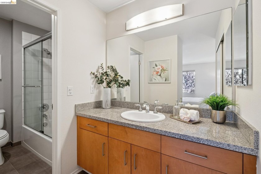 Experience resort-style living in the heart of Richmond Marina - photo 21