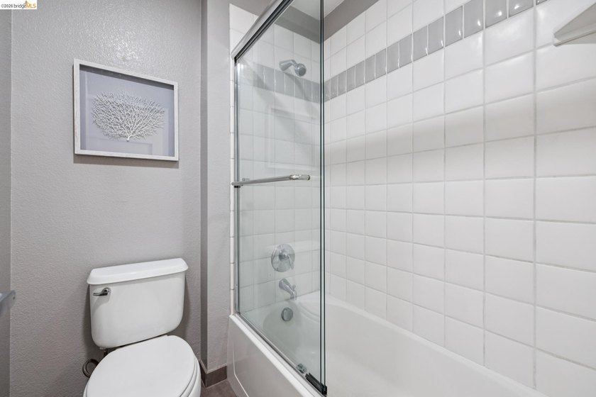 Experience resort-style living in the heart of Richmond Marina - photo 22